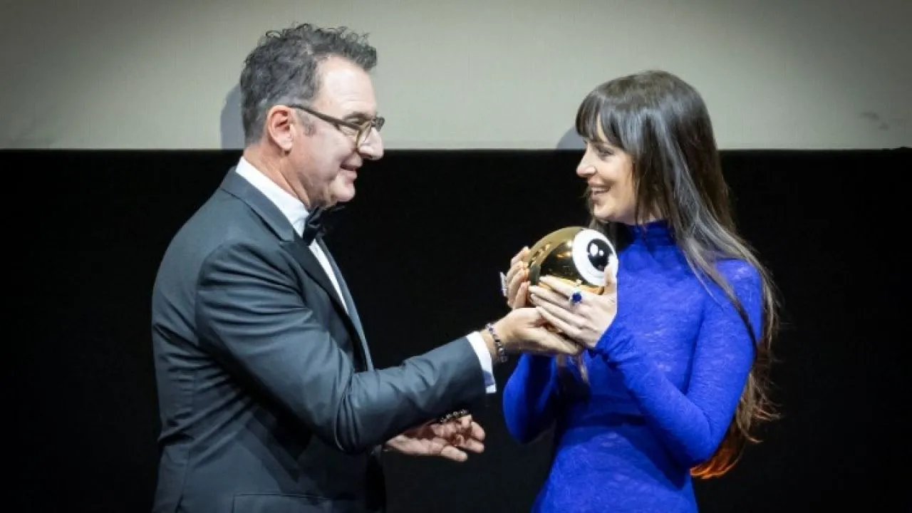 ZFF 2025: Η Ντακότα Τζόνσον έκλεψε την παράσταση καθώς τιμήθηκε με το βραβείο Golden Eye