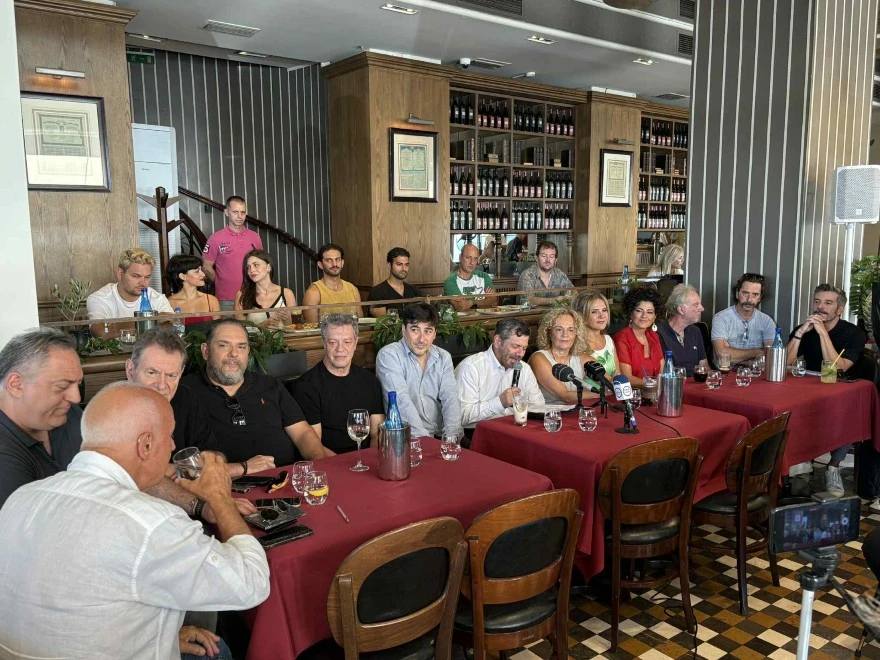 Στράτος Διονυσίου: «Τα πήρες όλα και έφυγες»