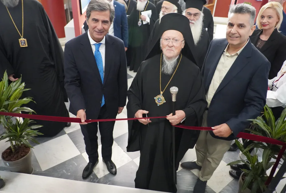 Στα εγκαίνια της Έκθεσης Φωτογραφίας «Άγιον Όρος – Πέρα από το Ορατό» ο Επίτιμος Πρόξενος της Δημοκρατίας της Μολδαβίας Γεώργιος Παλάζης