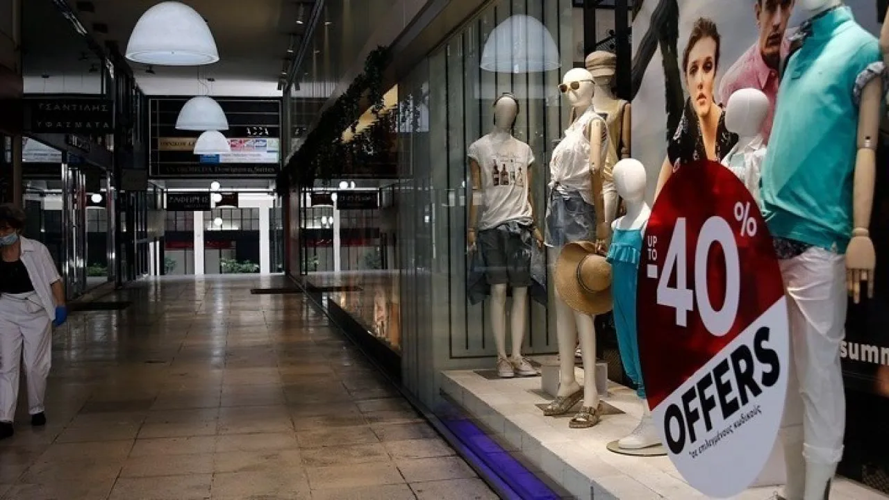 Μείωση πωλήσεων παρά τις «γενναίες» εκπτώσεις κατέγραψε το 80,8% των καταστηματαρχών