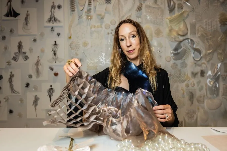Το σύμπαν της Iris van Herpen εξερευνά η έκθεση «Sculpting the Senses» στο Kunsthal Rotterdam