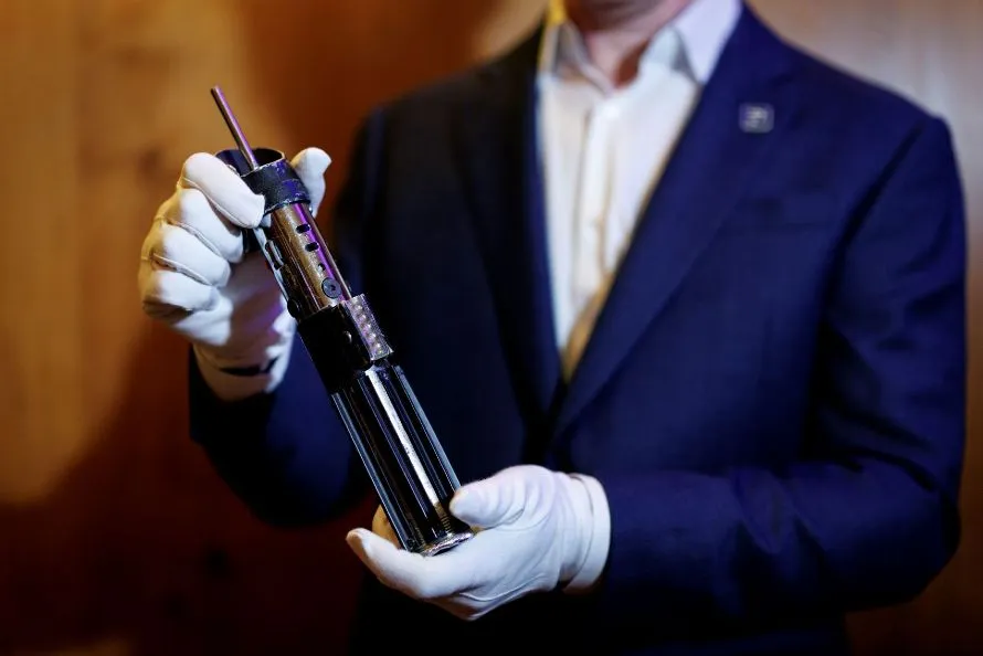 Το φωτόσπαθο του Darth Vader πωλήθηκε 3,6 εκατομμύρια δολάρια