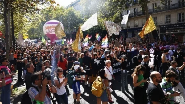 Προς νέες απεργίες στις 2 Οκτωβρίου κινούνται τα εργατικά συνδικάτα μετά τη συνάντησή τους με τον εντολοδόχο πρωθυπουργό Λεκορνί