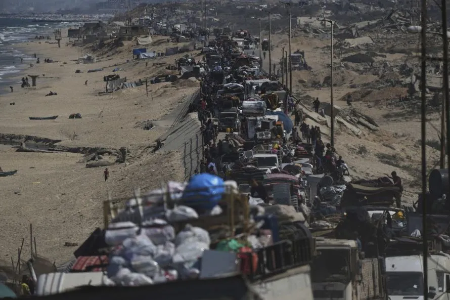 «Βγάζαμε τα παιδιά διαμελισμένα από τα ερείπια»: Δεκάδες νεκροί, καραβάνια αμάχων και εικόνες απόλυτης καταστροφής στη Γάζα μετά τους ισραηλινούς βομβαρδισμούς