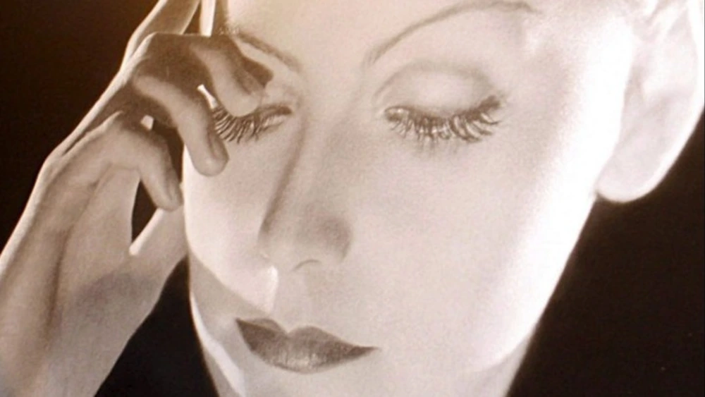 Γκρέτα Γκάρμπο: Η απόλυτη σταρ, μια θρυλική μορφή που έζησε μέσα στο μυστήριο