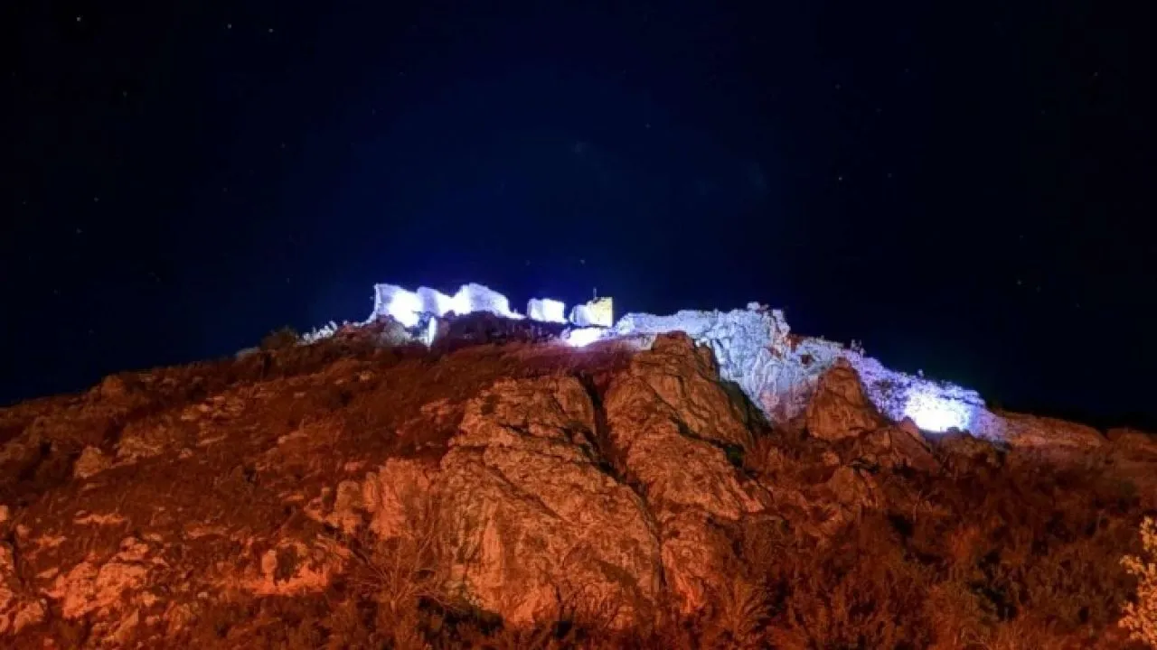 Φωτίστηκε το βυζαντινό φρούριο του 14ου αιώνα «Γυναικοκάστρο» στο Κιλκίς