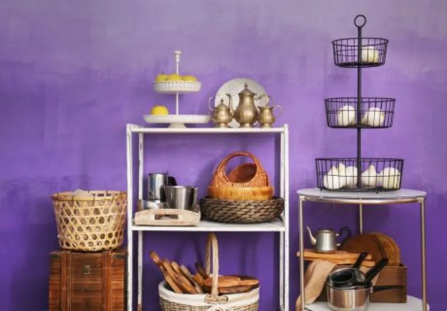 Μικρή κουζίνα, μεγάλες ιδέες: Έξυπνες λύσεις αποθήκευσης χωρίς ντουλάπια!