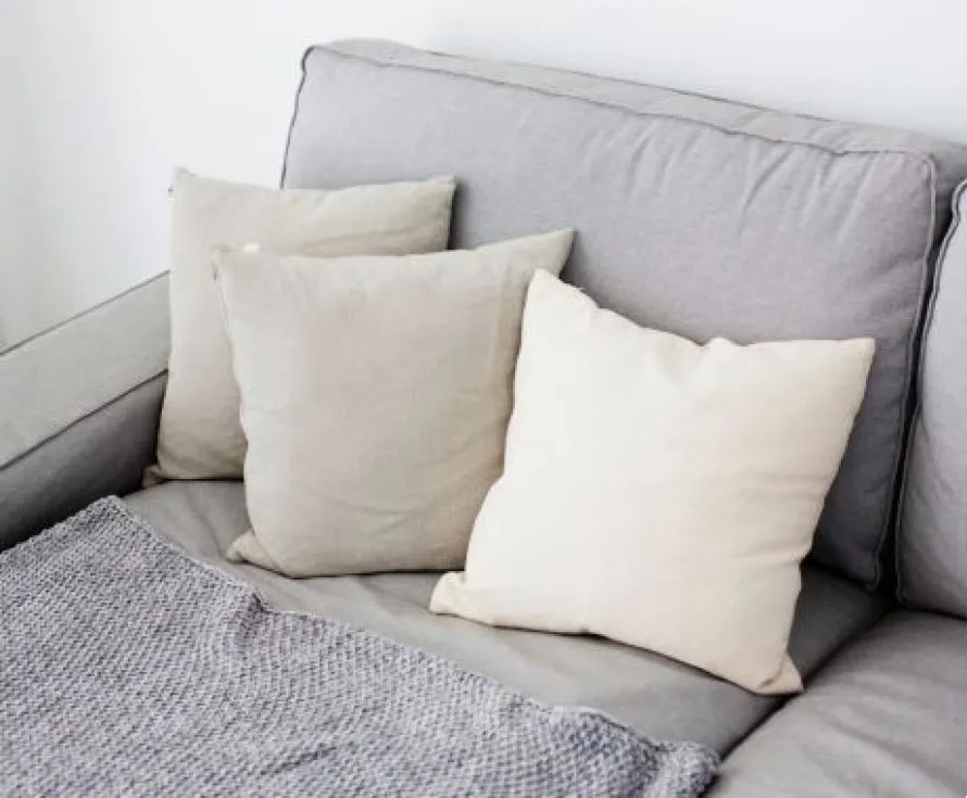Το λάθος με τα διακοσμητικά μαξιλάρια και πώς να το αποφύγετε