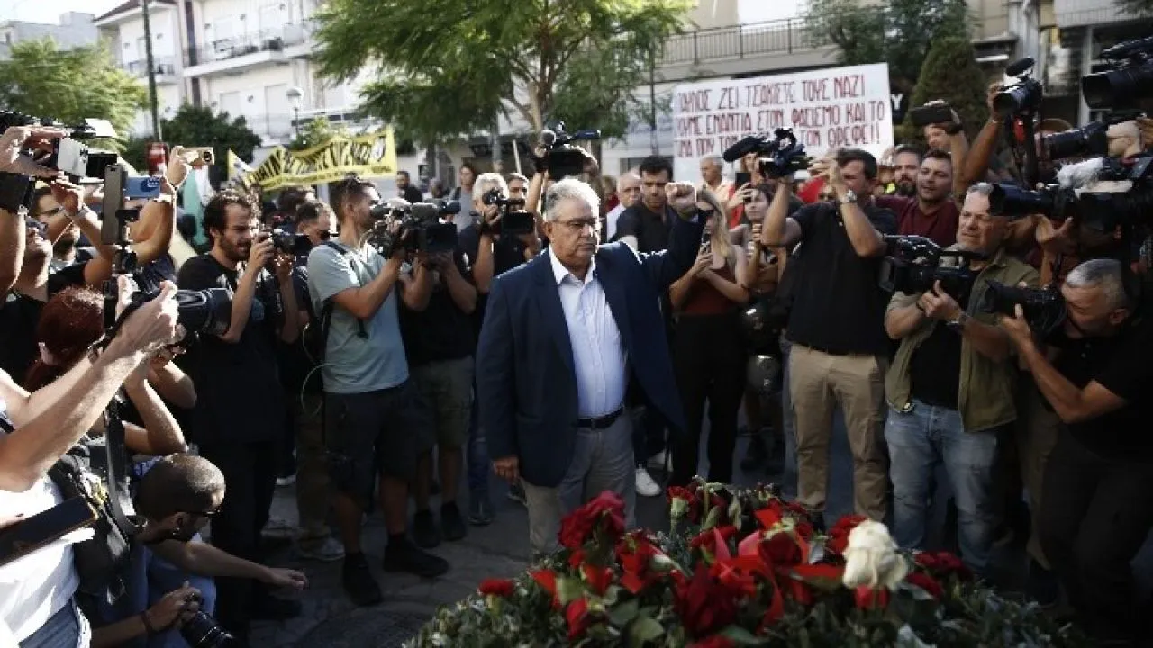 Συγκέντρωση στο μνημείο του Παύλου Φύσσα στο Κερατσίνι