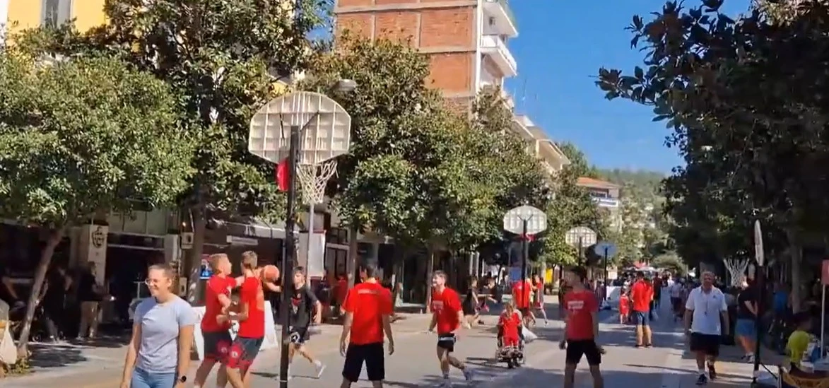 Αγώνες μπάσκετ 3Χ3 στο κέντρο των Σερρών - video