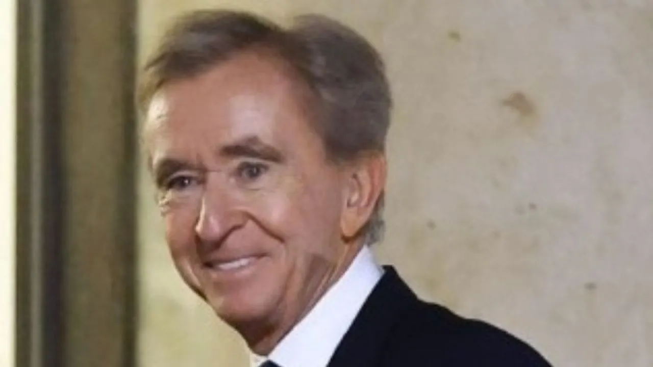 Γαλλία: Ο Μπερνάρ Αρνό της LVMH, ο πλουσιότερος άνθρωπος της χώρας, καταφέρεται εναντίον της προτεινόμενης φορολόγησης των δισεκατομμυριούχων