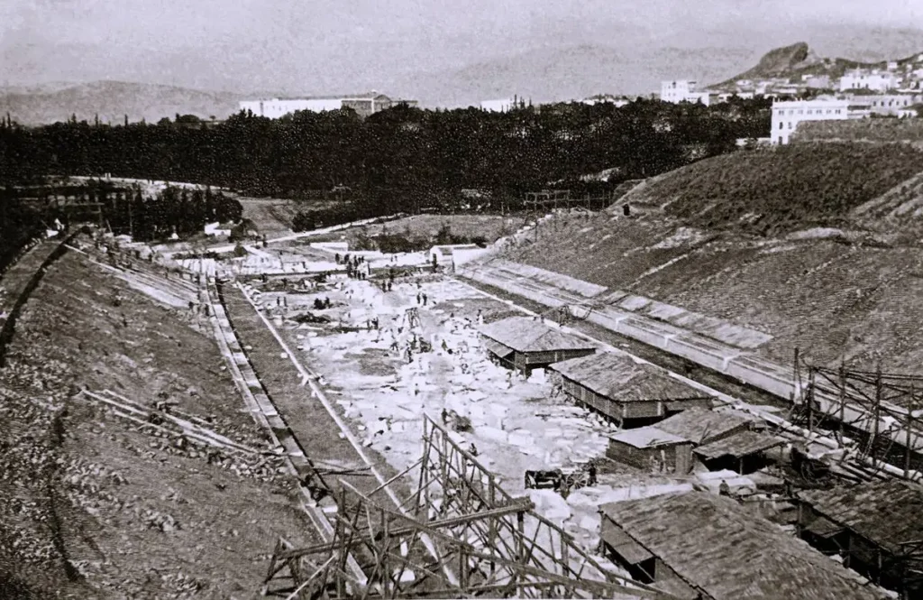 Παναθηναϊκό Στάδιο - Από τη σπηλιά των άγαμων θυγατέρων στους Ολυμπιακούς Αγώνες