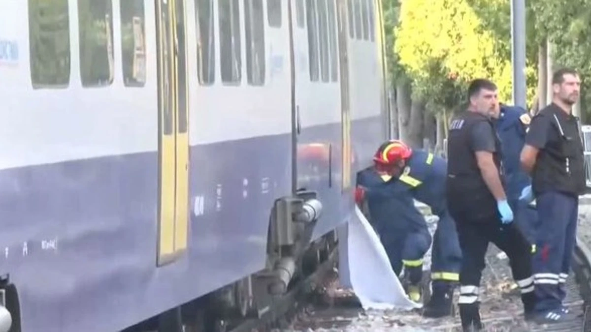 Συρμός του προαστιακού παρέσυρε και σκότωσε πεζό στην Κωνσταντινουπόλεως – video