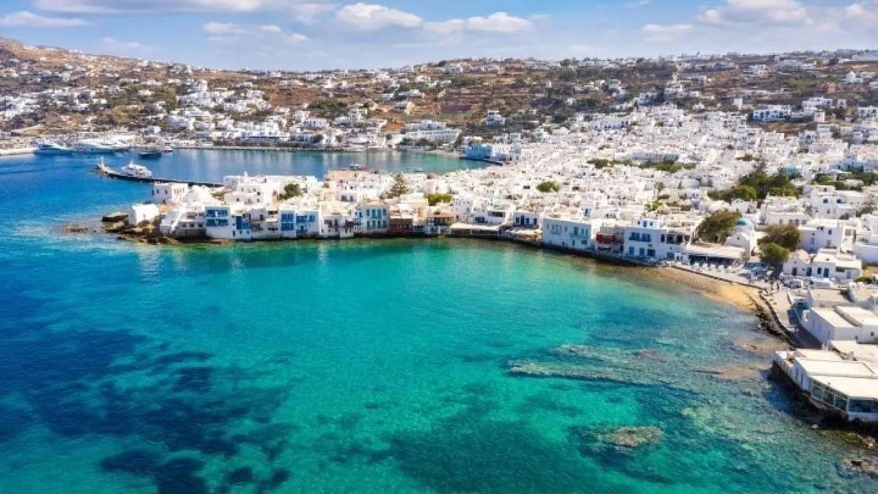 Υπουργείο Τουρισμού: Ο ελληνικός τουρισμός αποδεικνύει την ανθεκτικότητά του και τη δυναμική του