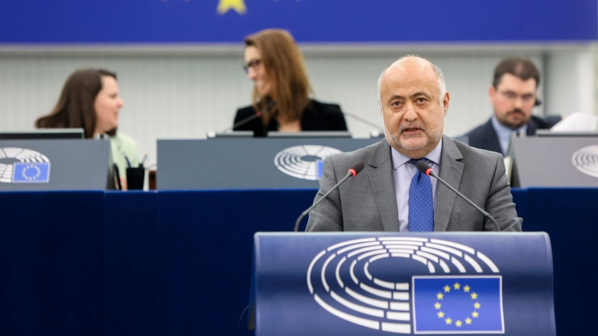 Τσιόδρας: Με ευρεία πλειοψηφία πέρασαν από το Ευρωκοινοβούλιο οι τροπολογίες για διαφορετικές τιμές σε ίδια προϊόντα