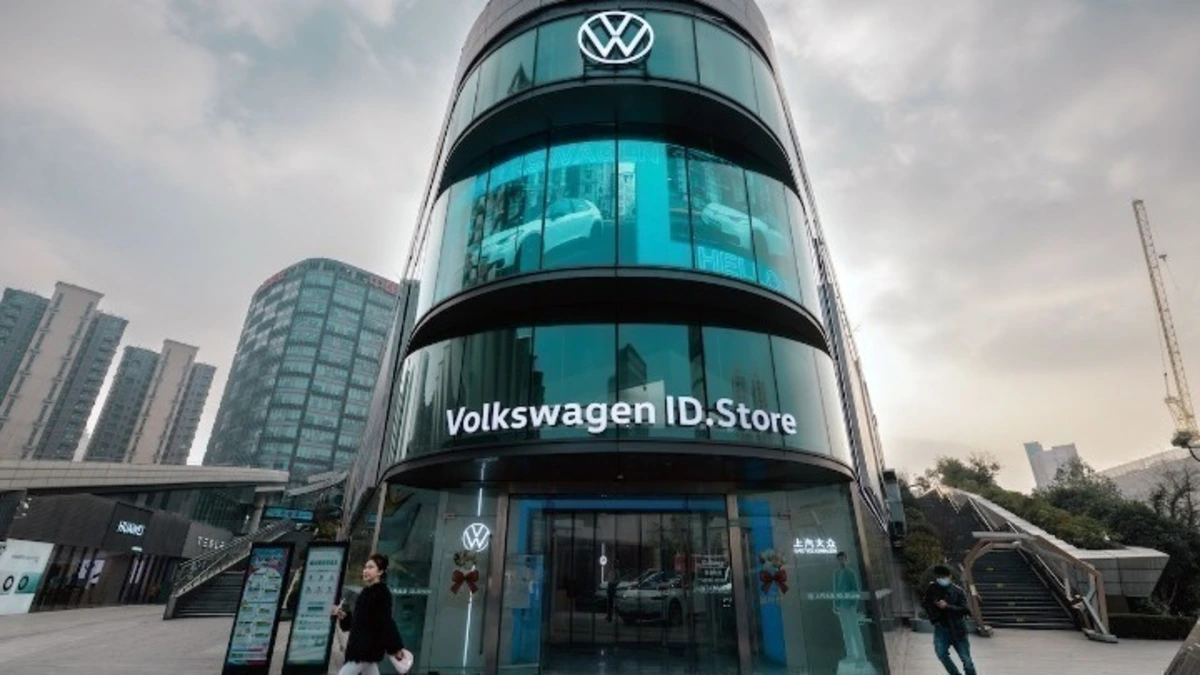 Η VW μειώνει και διακόπτει την παραγωγή σε γερμανικά εργοστάσια ηλεκτρικών οχημάτων