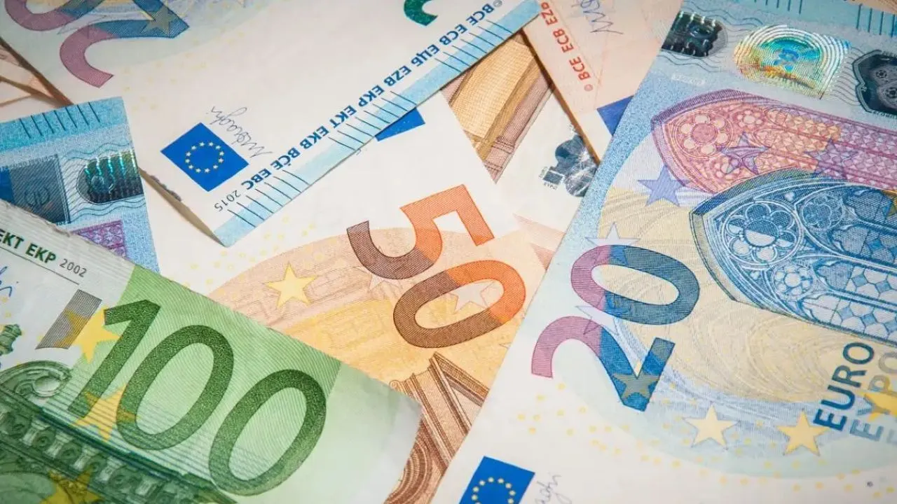 Μπλόκο της Εφορίας στις δωρεάν αναλήψεις από κοινούς λογαριασμούς – Πότε επιβάλλεται φόρος δωρεάς