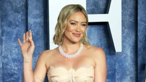 «Pretty Ugly»: Η νέα δραματική σειρά του Hulu με πρωταγωνίστρια τη Χίλαρι Νταφ