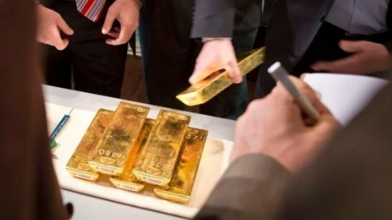 Η τιμή του χρυσού σπάει ρεκόρ, φθάνει τα 3.500 δολάρια την ουγκιά