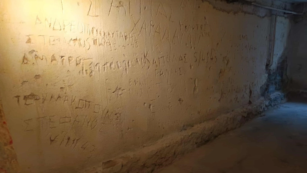 Ονόματα κρατουμένων και ιστορίες της Εθνικής Αντίστασης στους τοίχους Δημοτικού Σχολείου