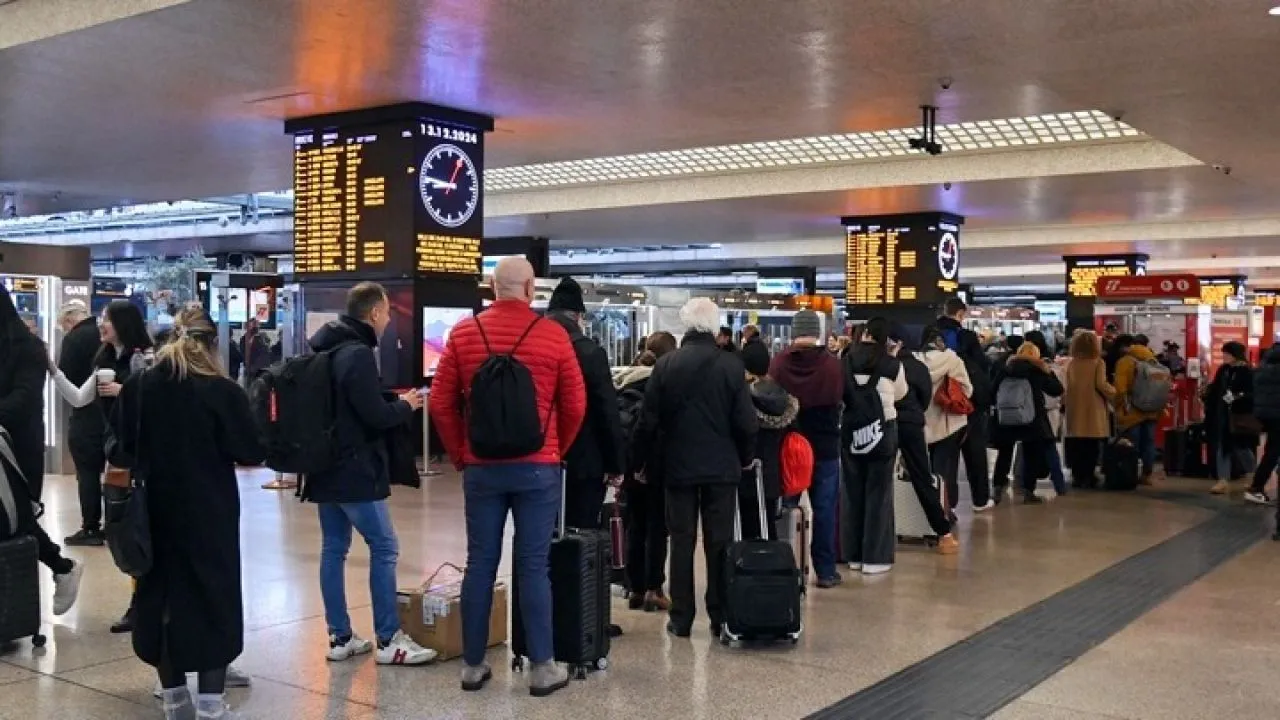 Γενική απεργία δύο συνδικάτων στην Ιταλία σε συμπαράσταση προς τον στολίσκο για τη Γάζα - Ελεύθεροι οι Ιταλοί βουλευτές μέλη της αποστολής