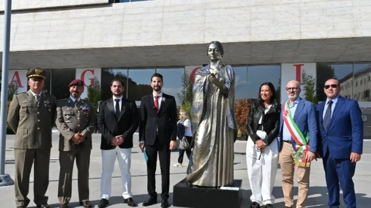 Στη Φλωρεντία το άγαλμα της Μαρία Κάλλας που φιλοτέχνησε ο Ν.Φλώρος - Η πρωτεύουσα της Αναγέννησης ετοιμάζεται να αφιερώσει πλατεία στη θρυλική μας υψίφωνο