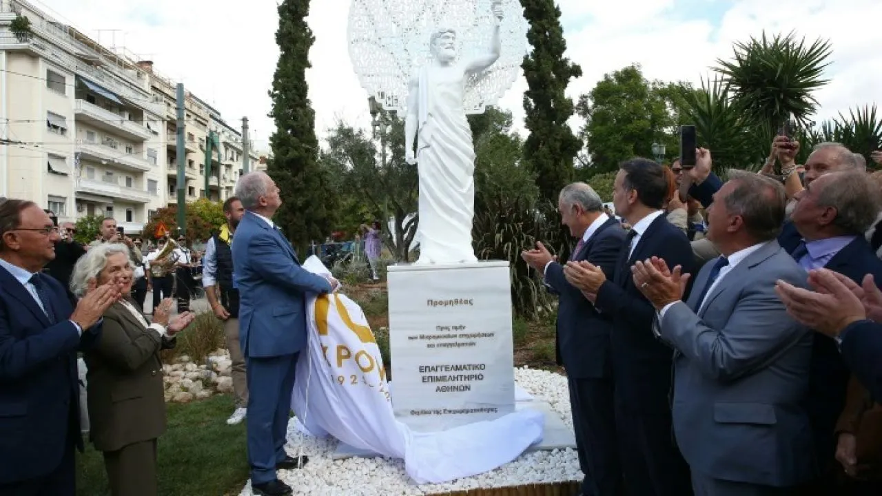 Αποκαλυπτήρια του πρώτου αγάλματος αφιερωμένου στους μικρομεσαίους επιχειρηματίες