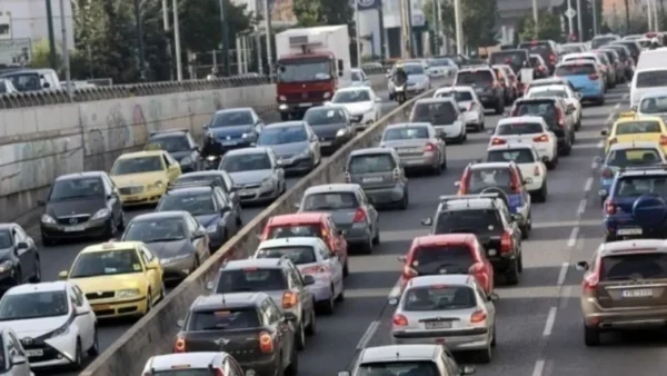 Υπ. Μεταφορών προς οδηγούς ενόψει της 28ης Οκτωβρίου: «Αν αγαπάς την οικογένειά σου, προσοχή στον δρόμο»
