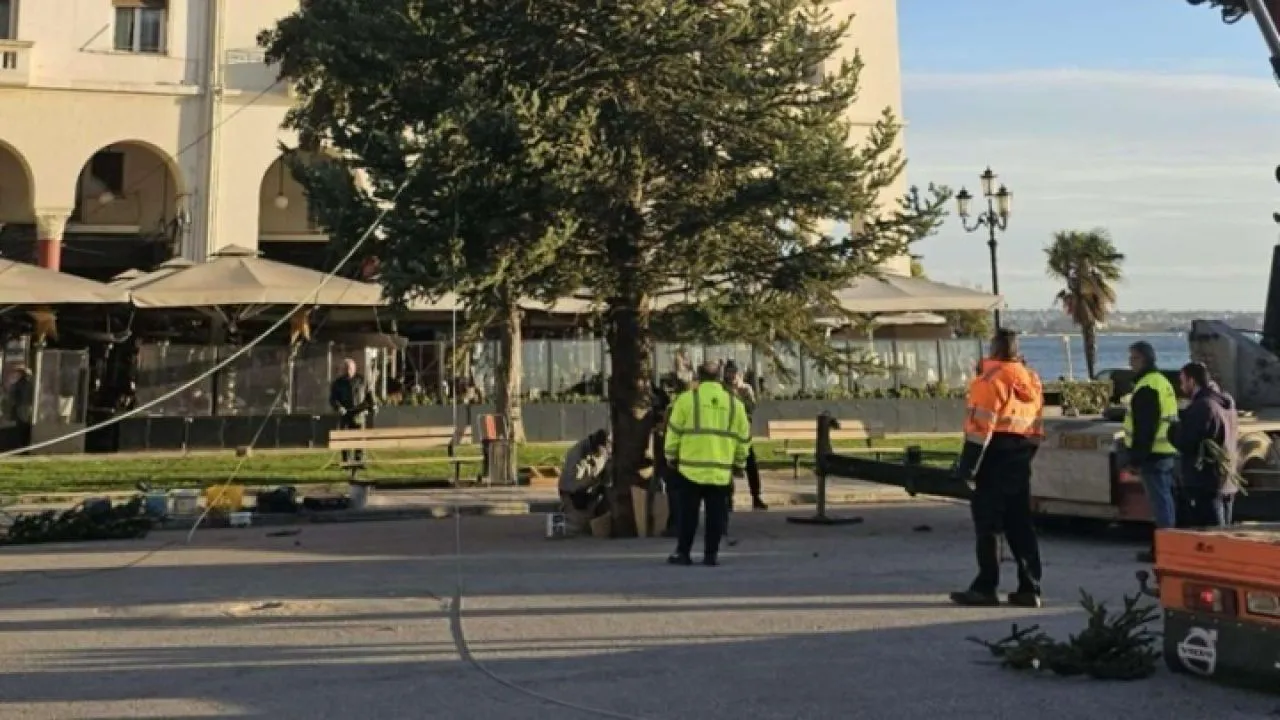 Ξεκινούν οι προετοιμασίες για τη Χριστουγεννιάτικη Αγορά στην Αριστοτέλους