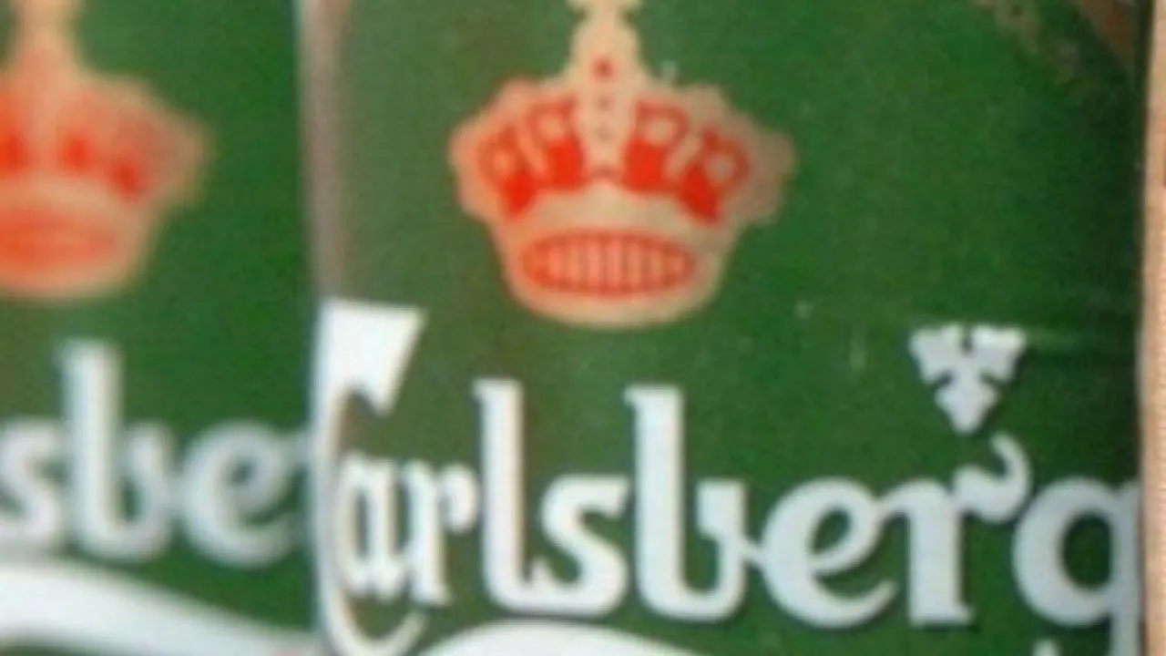 Δανία: Η ζυθοποιία Carlsberg παρουσιάζει τη μικρότερη μπύρα στον κόσμο