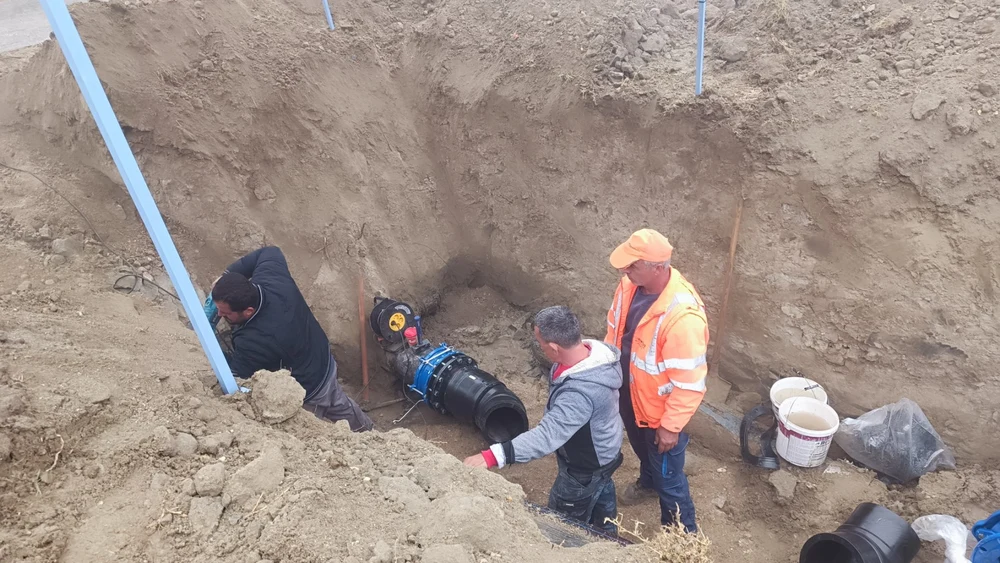 Μεγάλη βλάβη σε αγωγό νερού στην Επαρχιακή οδό Σερρών Ξηροτόπου - video