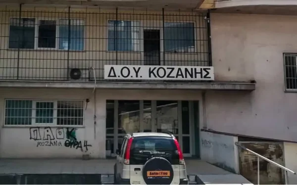 Επίθεση με τσεκούρι στην Εφορία Κοζάνης: «Τρελός είμαι εγώ, σειρά έχει ο δεύτερος» – Σοκαριστικές μαρτυρίες