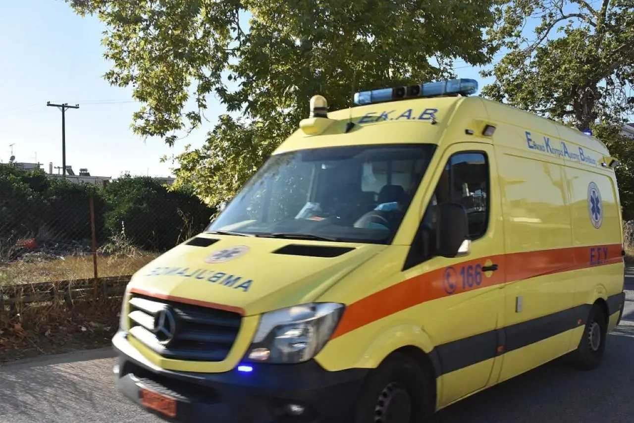 Σε κρίσιμη κατάσταση 70χρονη – Δέχθηκε επίθεση με πέτρα στη Μαρίνα Γλυφάδας