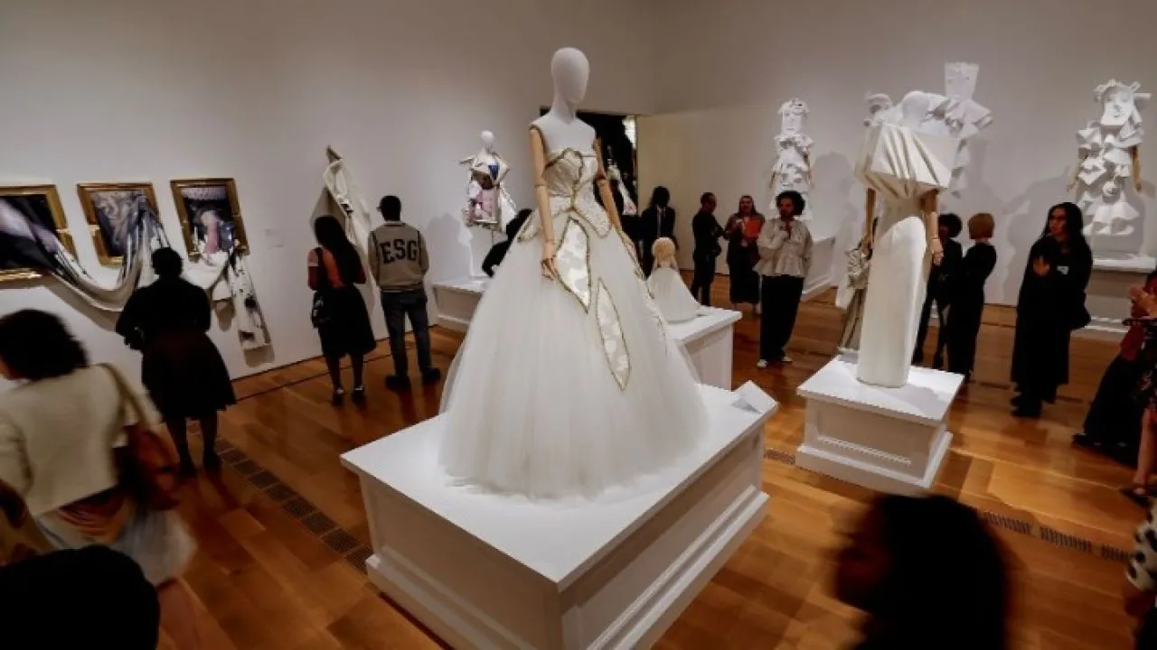 Τη μόδα και την τέχνη γεφυρώνει η έκθεση «Viktor&Rolf. Fashion Statements» στην Ατλάντα