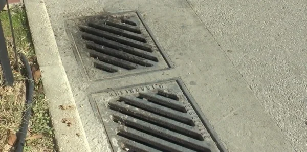 Συνεχίζονται οι καθαρισμοί φρεατίων από τη ΔΕΥΑΣ - video