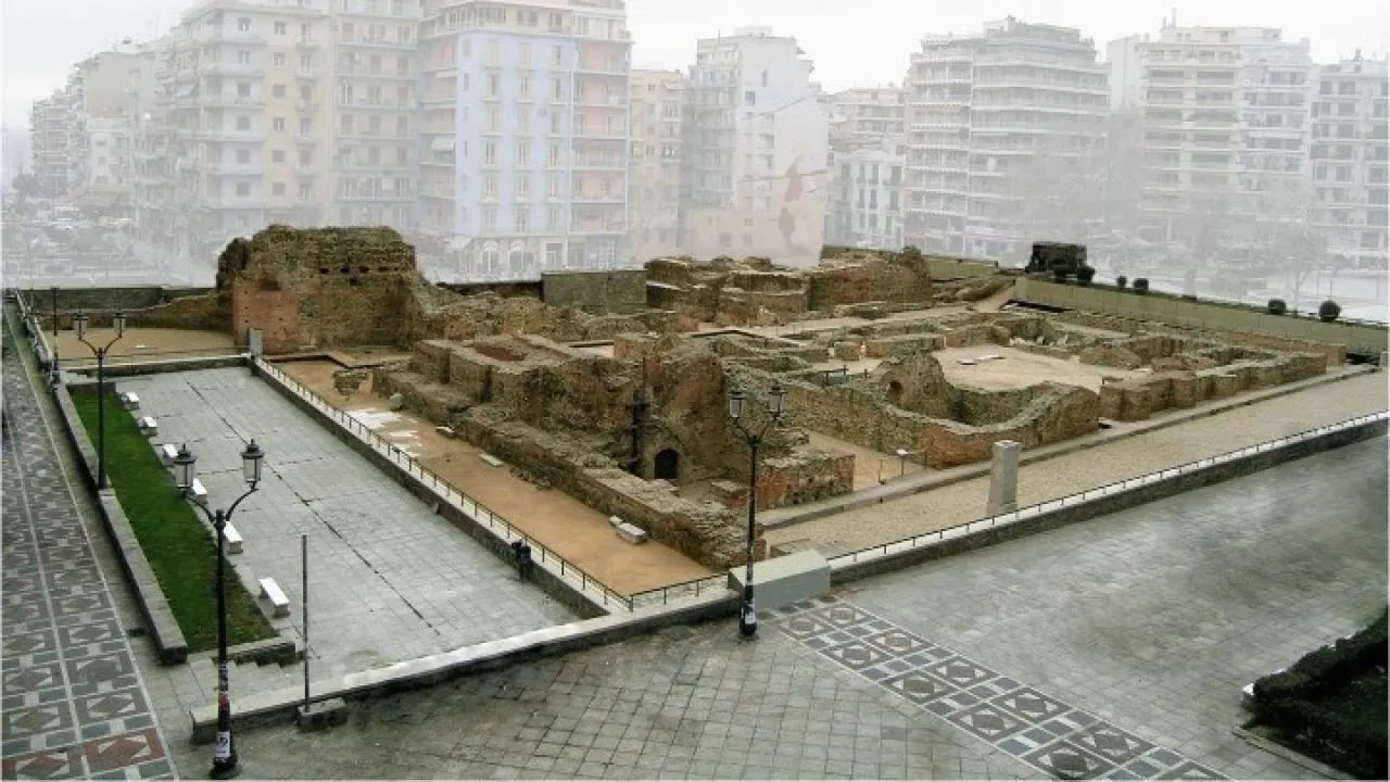 Ο Σύλλογος Ελλήνων Αρχαιολόγων για την περίφραξη με κάγκελα στο Γαλεριανό Ανάκτορο