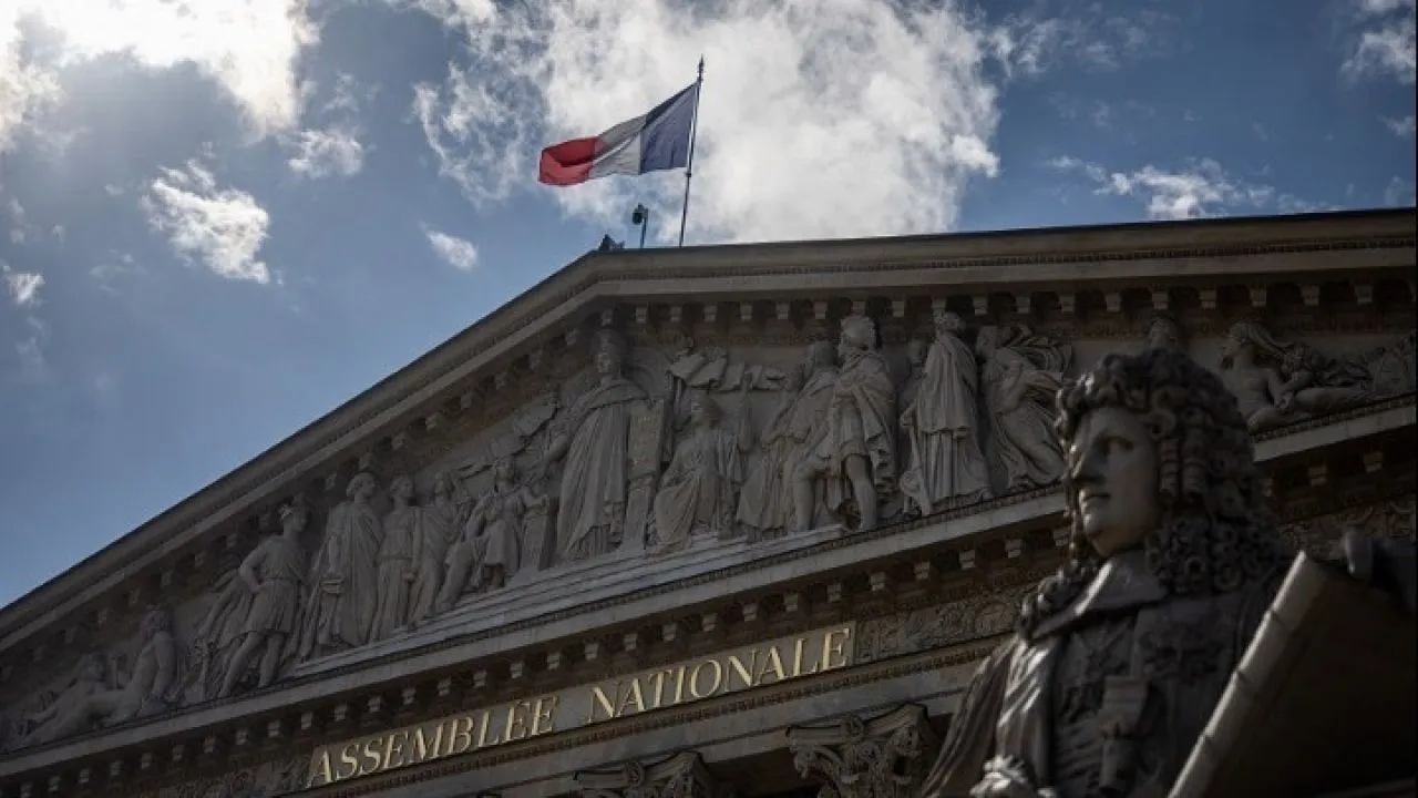 Γαλλία: H Εθνοσυνέλευση απέρριψε σήμερα τις δύο πρότασεις μομφής κατά της κυβέρνησης Λεκορνί