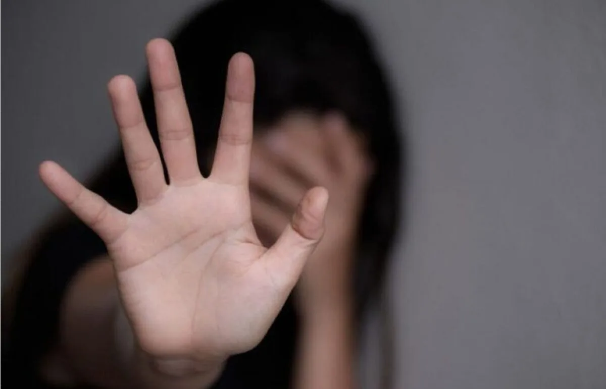 Φυγάδευσαν στο εξωτερικό την κόρη του 43χρονου που κάρφωσε με πιρούνι την έγκυο σύντροφό του - video