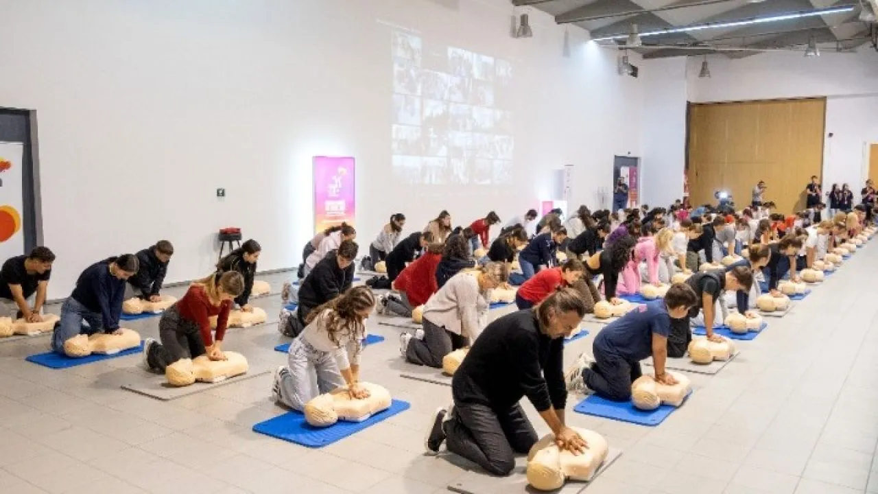 Πανελλήνιο ρεκόρ ΚΑΡΠΑ από 60.650 μαθητές - Eκστρατεία για να γίνει μάθημα στα σχολεία