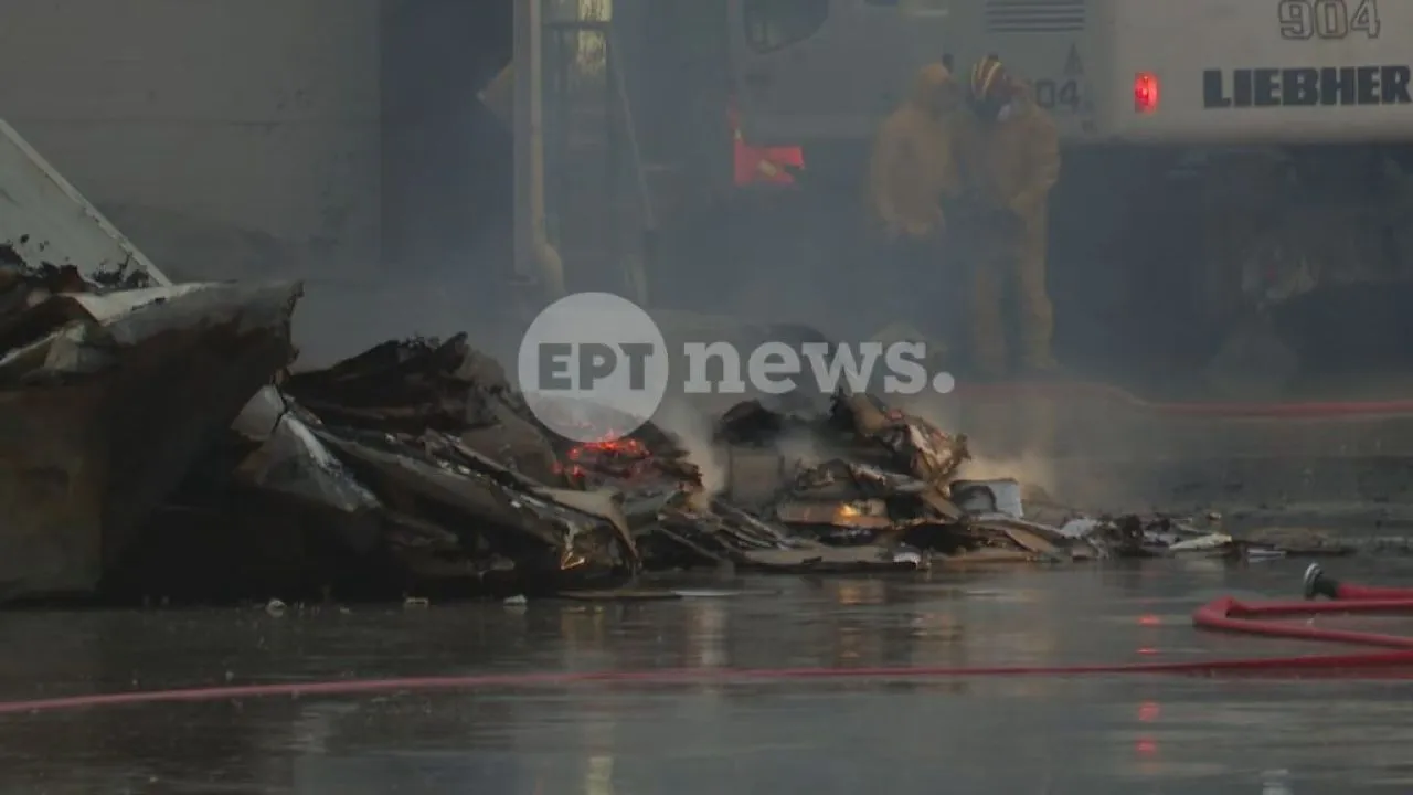 Κέρκυρα: Αφόρητη δυσοσμία μετά την πυρκαγιά στην αποθήκη τροφίμων – Εκατοντάδες καταγγελίες προς τους φορείς