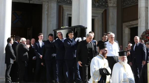 Η Ελλάδα αποχαιρέτησε τον Διονύση Σαββόπουλο με τη «Συννεφούλα»
