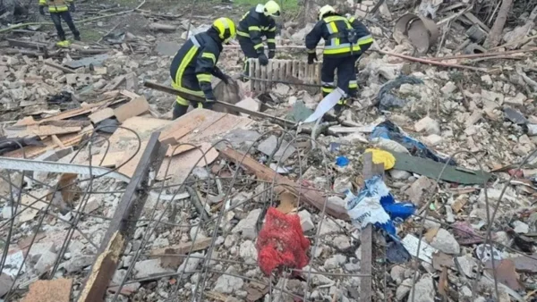 Τρεις νεκροί και 31 τραυματίες, συμπεριλαμβανομένων έξι παιδιών, σε ρωσική επίθεση στο Κίεβο