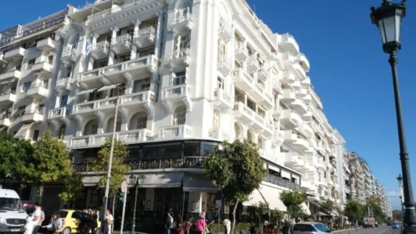 Η Σοφία Βέμπο «επιστρέφει» στη Λ.Νίκης, στο χώρο όπου ξεκίνησε να τραγουδά