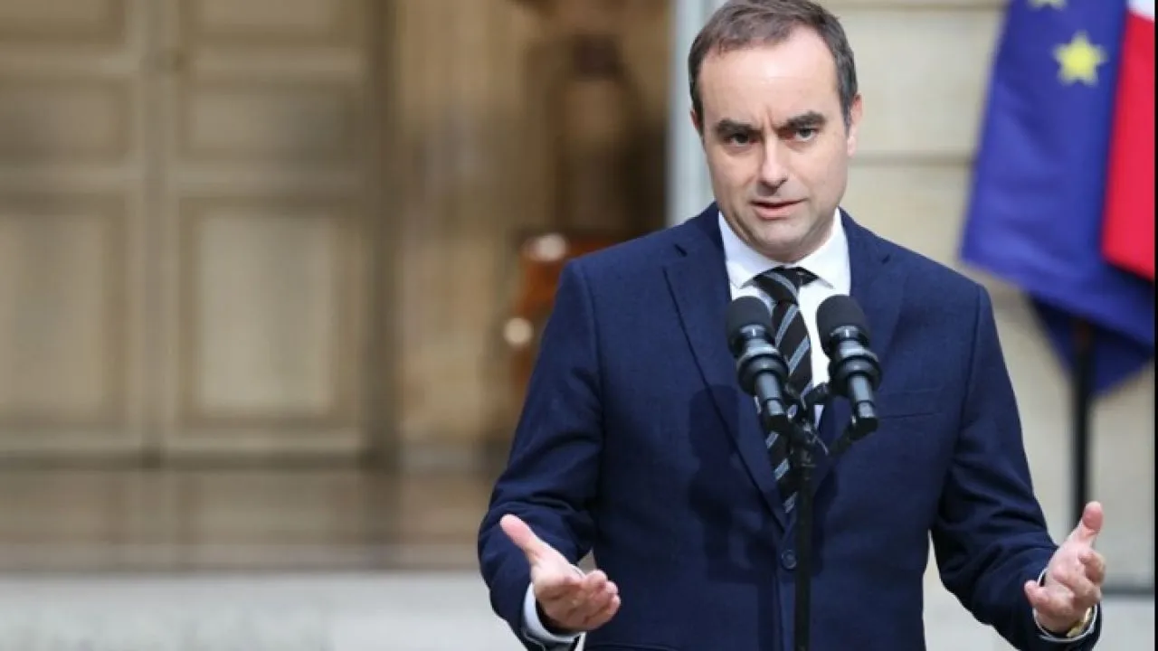 Γαλλία: Αποστολή τελευταίας ευκαιρίας για τον παραιτηθέντα πρωθυπουργό Λεκορνί