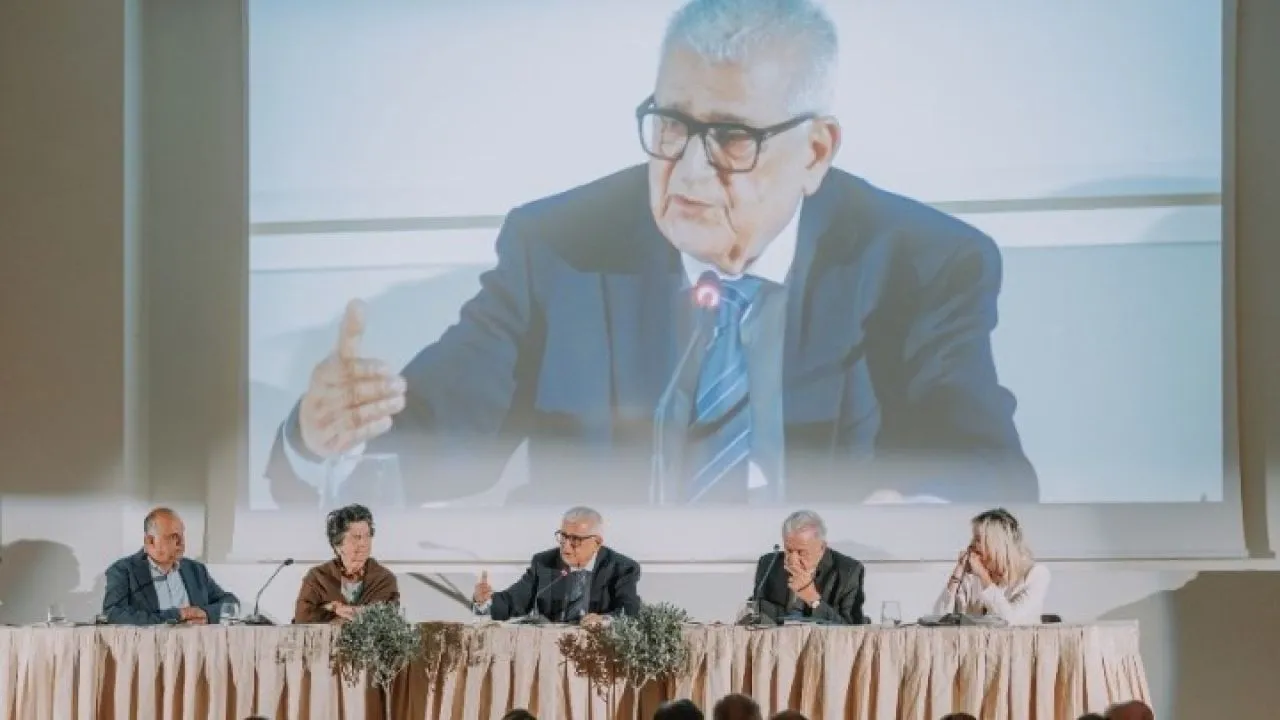 Παρουσιάστηκε το βιβλίο-βιογραφία του Β. Μηναΐδη, επίτιμου προέδρου της Ένωσης Ξενοδόχων Ρόδου και της Πανελλήνιας Ομοσπονδίας Ξενοδόχων