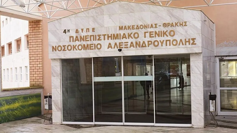Αλεξανδρούπολη: Φορείο με ασθενή έπεσε στο οδόστρωμα κατά τη διάρκεια μεταφοράς με ασθενοφόρο