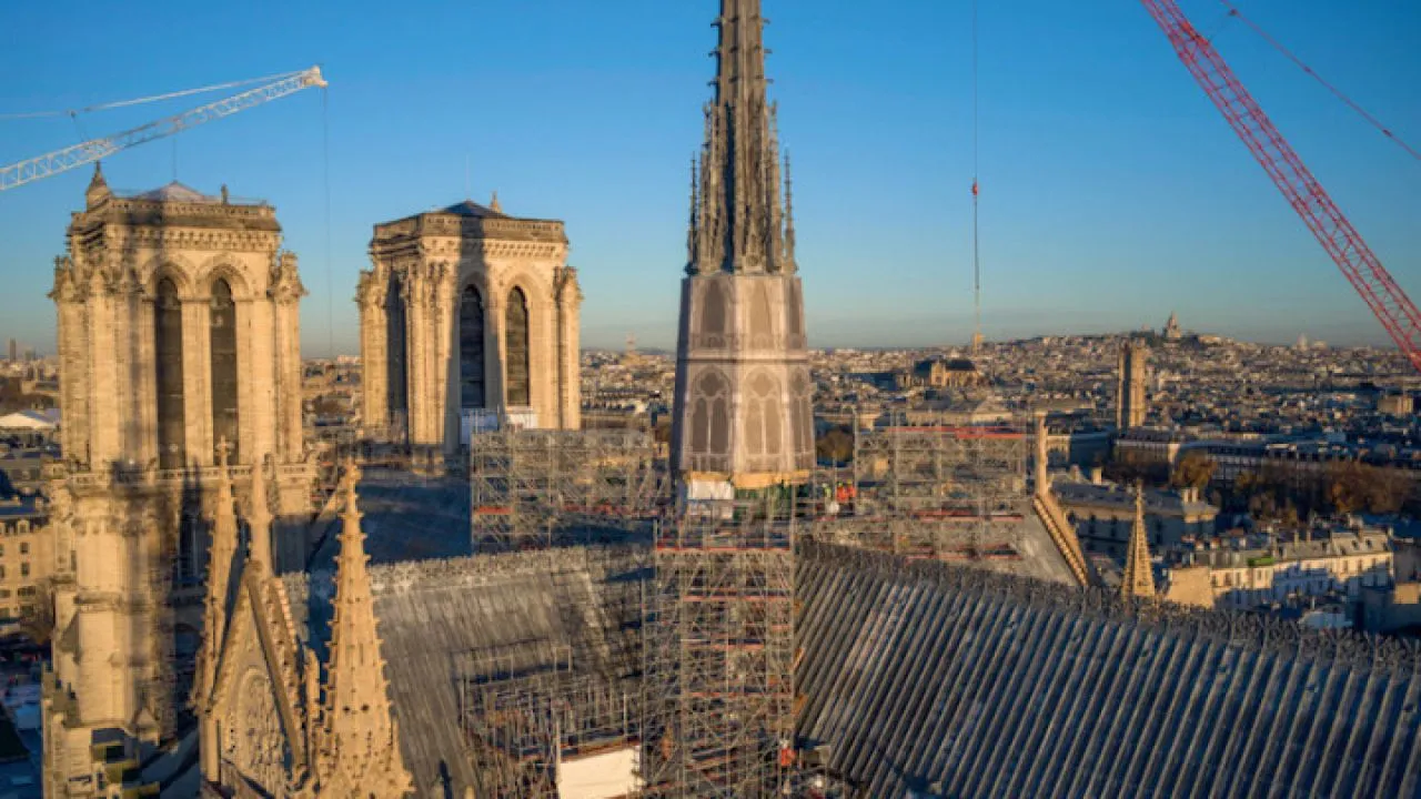 Tο Γαλλικό Ινστιτούτο Ελλάδος παρουσιάζει την έκθεση «Η Παναγία των Παρισίων: η συναρπαστική περιπέτεια της αποκατάστασης»