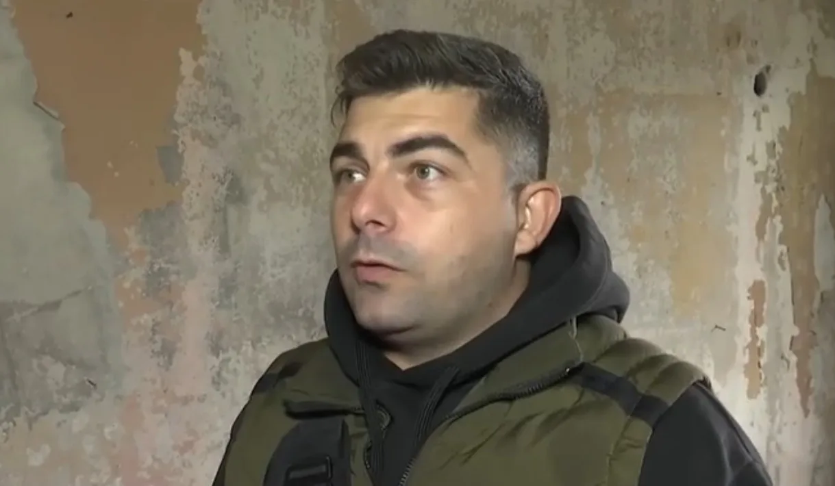 Θεσσαλονίκη: Ο ήρωας αστυνομικός περιγράφει πώς έσωσε τον 15χρονο από φλεγόμενο διαμέρισμα