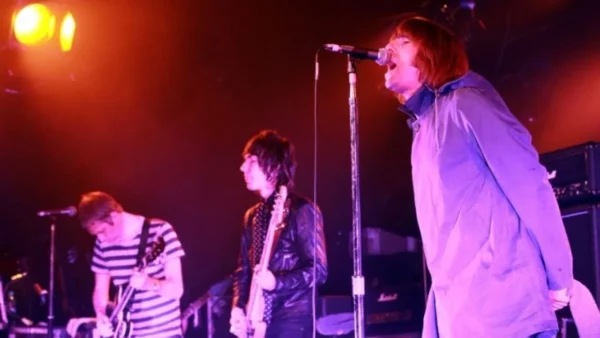 Oasis: Ο κιθαρίστας Paul Arthurs αποχωρεί προσωρινά από την περιοδεία επανένωσης για λόγους υγείας