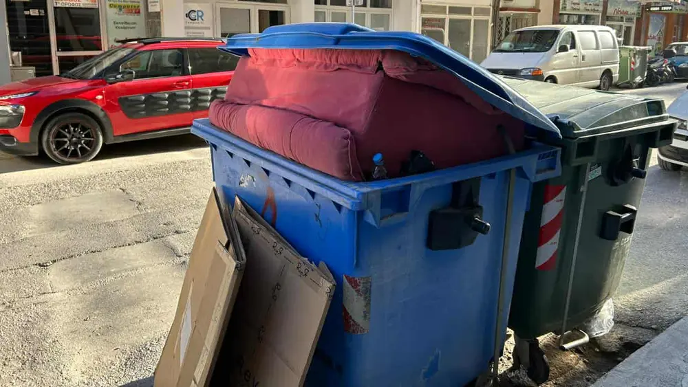 Ποινικό αδίκημα η εγκατάλειψη ογκωδών απορριμμάτων σε δημόσιους χώρους - Πρόστιμά και οδηγίες από τον δήμο Σερρών - video